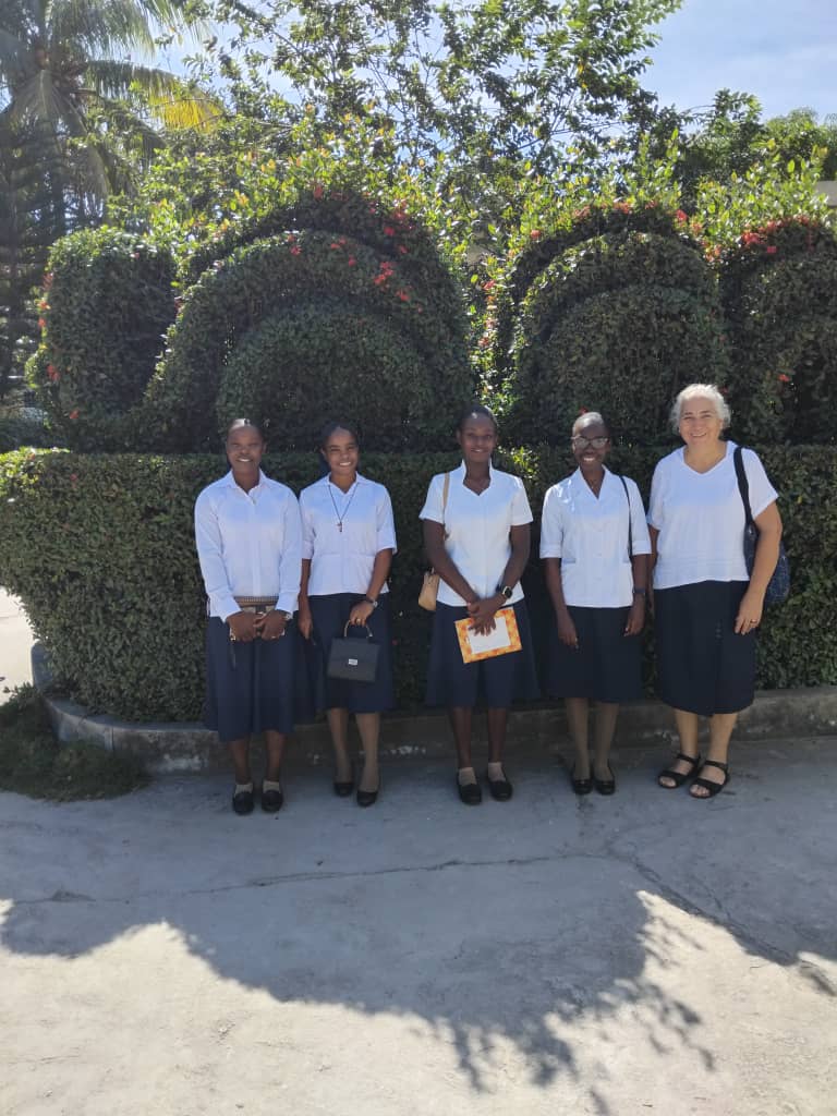 Irmãs e aspirantes — Haiti